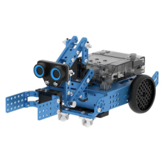 Brat robotic mBot2 configurat cu extensia Makeblock Smart World capabil sa ridice obiecte.
