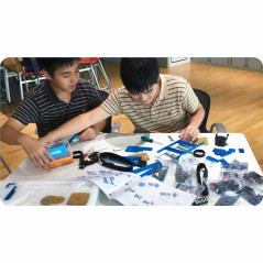 Pregatire pentru competitii de robotica si cluburi tehnice folosind un kit robot educational programabil.